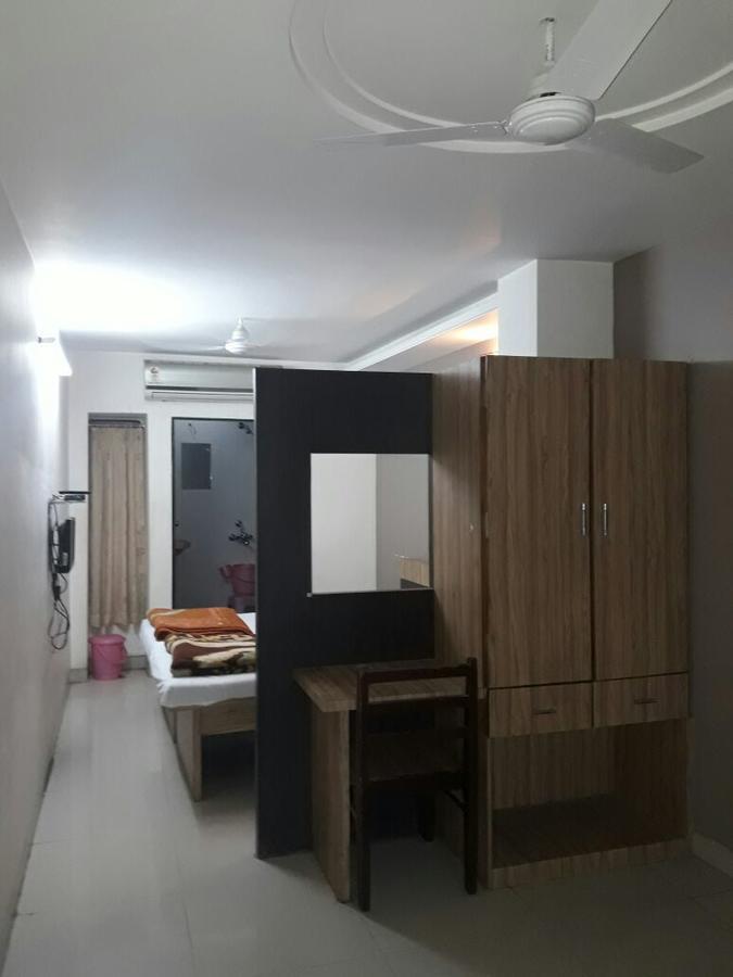 Hotel Pariwar Аурангабад Екстериор снимка